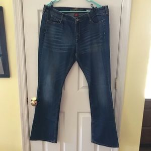 NWOT Arizona Jeans Juniors Bootcut, Size 19